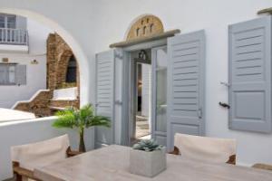 Onar Hotel & Suites, Tinos Town