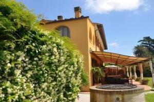 Cascina - Hotels