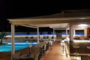 Sunny Suites, Maleme