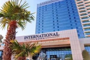 International Hotel Casino & Tower Suites, Golden Sands