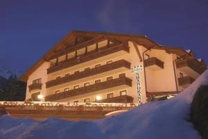 Hotel Shandranj, Tesero