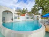 Villa with balcony and beachfront