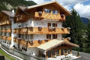 Hotel Garni Lastei, Pozza di Fassa