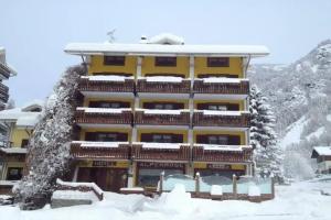 Albergo Alpenrose Ski&Bike Mountain Hotel, Gressoney-Saint-Jean