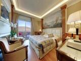 Deluxe Double room with partial view