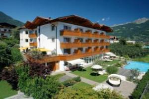 Hotel Ortler, Scena