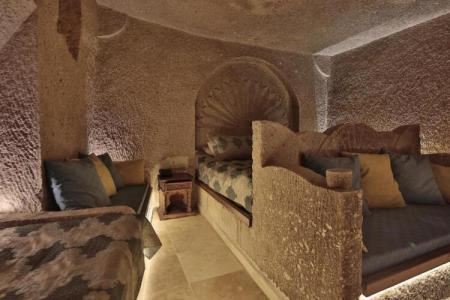 Shoestring Cave House - 332