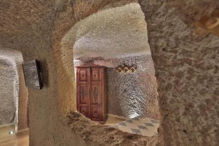 Shoestring Cave House - 157