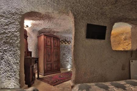 Shoestring Cave House - 159