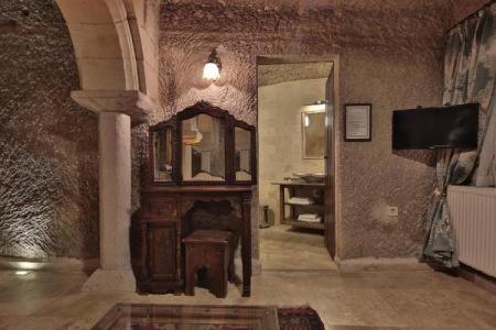 Shoestring Cave House - 220