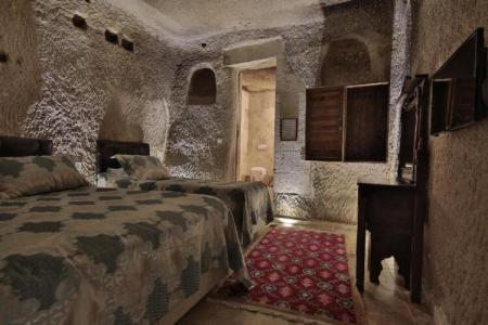 Shoestring Cave House - 112