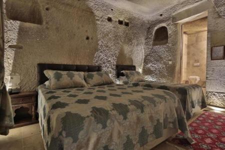 Shoestring Cave House - 111