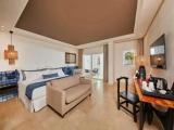 Double Preferred Club Junior Suite with ocean view