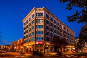 BEST WESTERN PLUS Carlton Plaza Hotel, Victoria