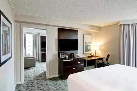 DoubleTree by Hilton Toronto Downtown - 136