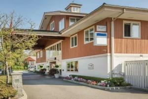 Econo Lodge Inn & Suites - North Vancouver, North Vancouver