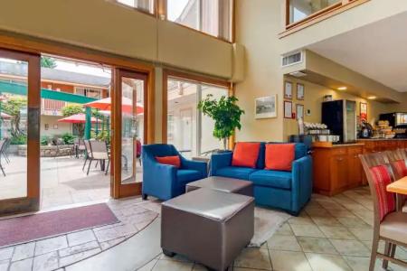 Econo Lodge Inn & Suites - North Vancouver - 17