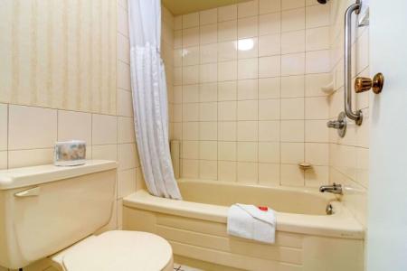 Econo Lodge Inn & Suites - North Vancouver - 35