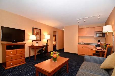 Best Western PLUS Langley Inn - 129