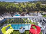 Standard Triple room with pool view