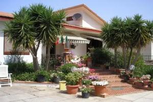 Bed & Breakfast «Rose Garden», Marinella