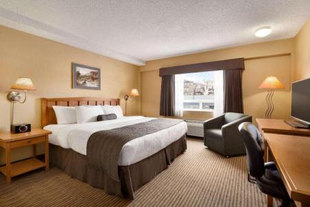 Days Inn by Wyndham Calgary South - 102