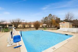 Super 8 by Wyndham Charlotte University, Charlotte