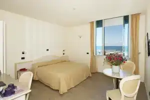 Hotel London, Viareggio