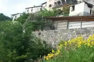 Al Castello Vino B&B, Marone