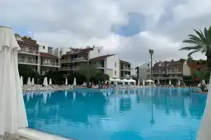 Barut B Suites, Side