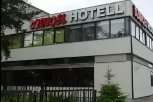 Otel Dzhingel, Tallinn