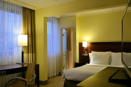 Courtyard by Marriott Dusseldorf Seestern - 23