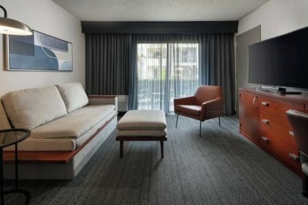 Courtyard by Marriott Fresno - 8