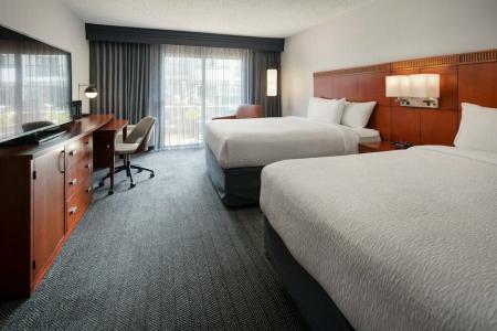 Courtyard by Marriott Fresno - 41