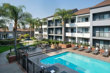 Courtyard by Marriott Fresno - 9