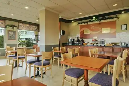 Days Inn by Wyndham Vancouver Airport - 6