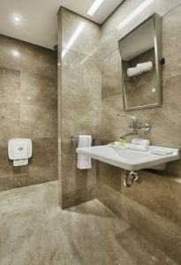 DoubleTree by Hilton Istanbul-Avcilar - 80