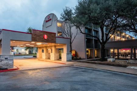 Ramada by Wyndham Austin South - 56