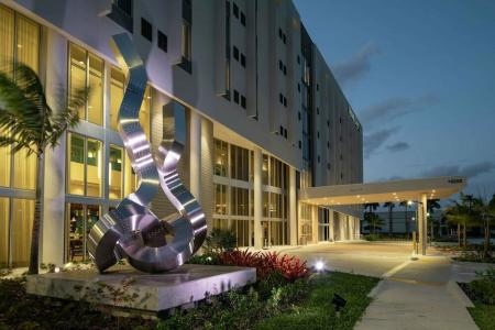 DoubleTree by Hilton Miami Doral - 27