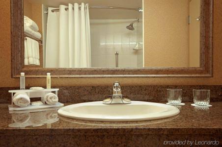 Holiday Inn Express Vancouver-Metrotown (Burnaby) - 43