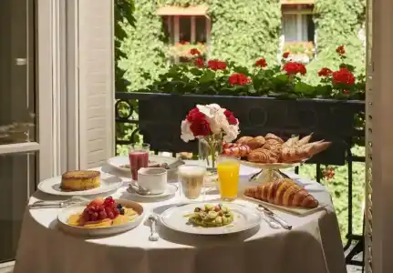 Hôtel Plaza Athénée - Dorchester Collection - 64