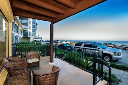 Pantai Inn - 24