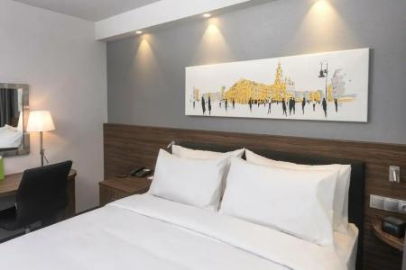 Hampton By Hilton Poznan Old Town - 36