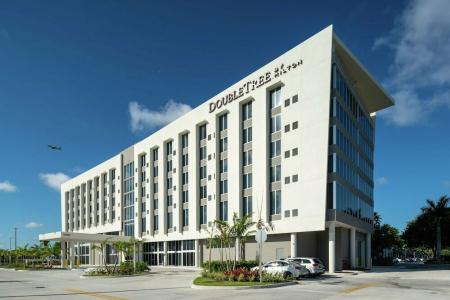 DoubleTree by Hilton Miami Doral - 12