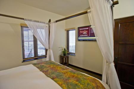 Pantai Inn - 63