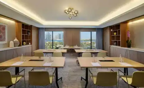 DoubleTree by Hilton Sharjah Waterfront And Residences - 35