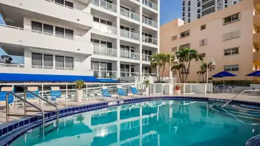 Best Western Plus Atlantic Beach Resort - 9