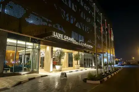 Luxe Grand Apartments - 30