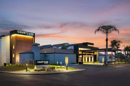 Courtyard by Marriott Fresno - 11