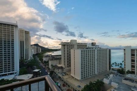 Outrigger Waikiki Beachcomber - 16